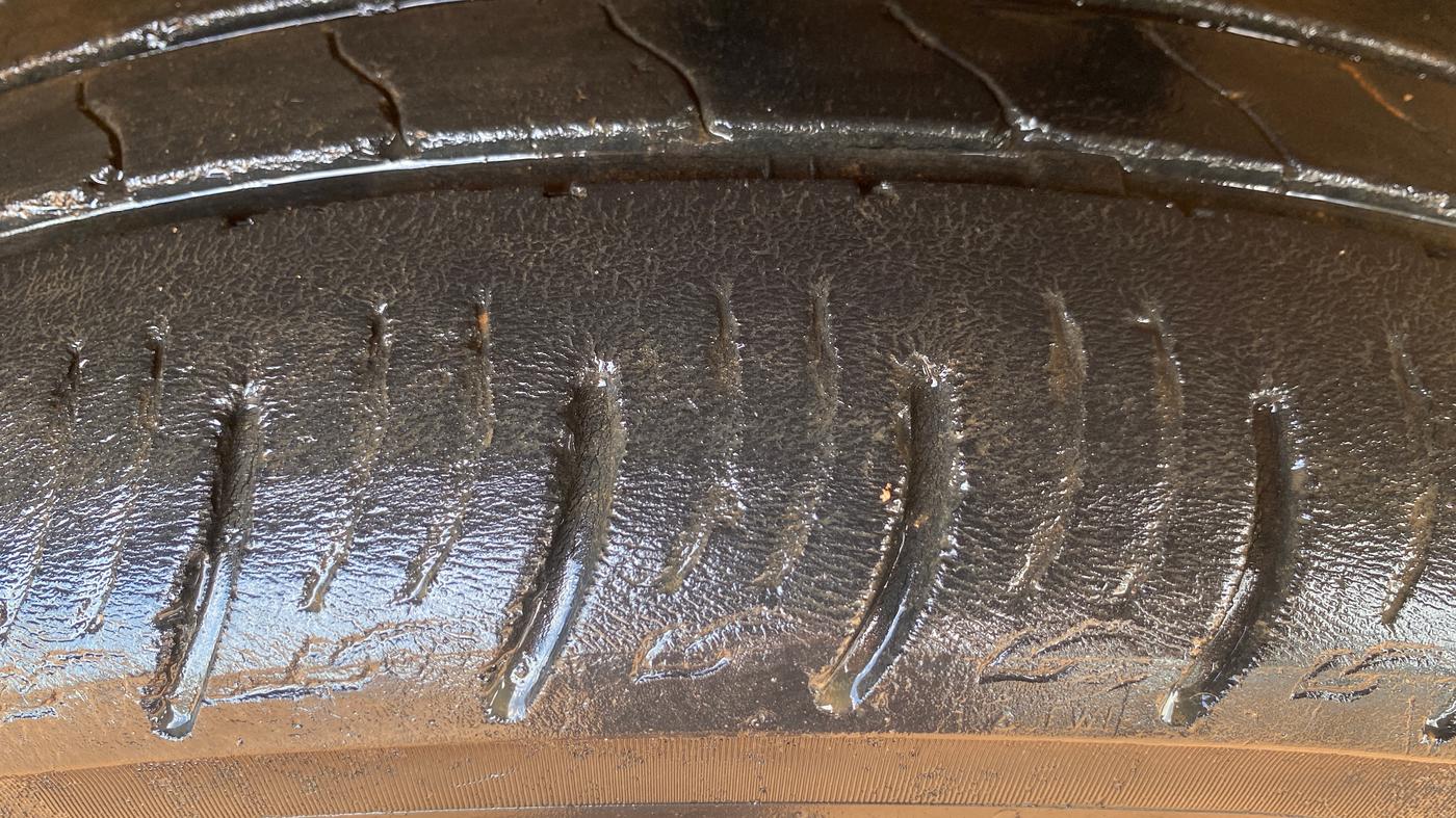2019 Mahindra XUV300 W8 1.2 PETROL, Petrol, Manual, 38,170 km, Left Front Tyre Tread