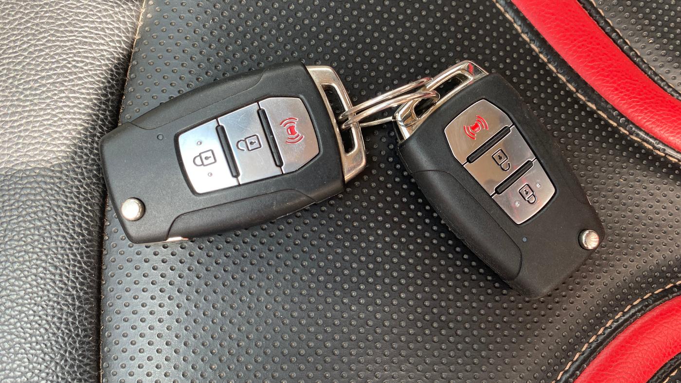 2019 Mahindra XUV300 W8 1.2 PETROL, Petrol, Manual, 38,170 km, Key Close Up