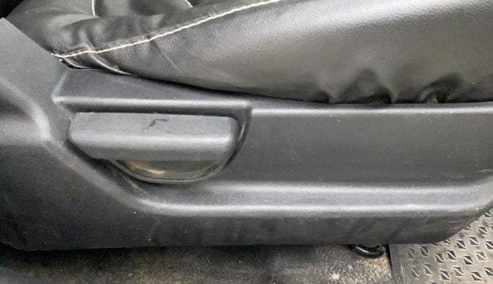 2013 Hyundai i20 MAGNA (O) 1.2, Petrol, Manual, 70,894 km, Driver Side Adjustment Panel
