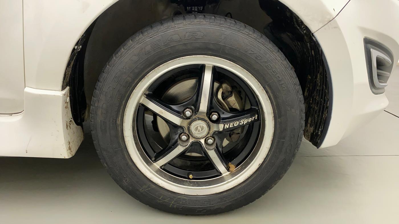 2013 Hyundai i20 MAGNA (O) 1.2, Petrol, Manual, 70,894 km, Right Front Wheel