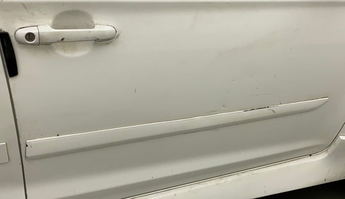 2013 Hyundai i20 MAGNA (O) 1.2, Petrol, Manual, 70,894 km, Driver-side door - Slightly dented