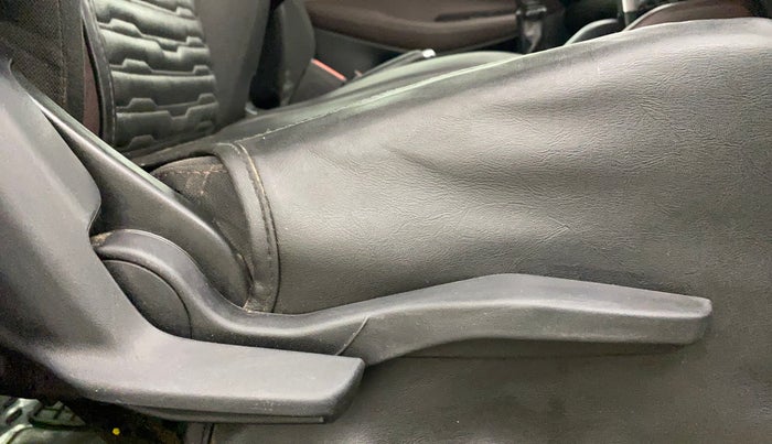 2022 Maruti Grand Vitara ZETA SMART HYBRID, Petrol, Manual, 87,704 km, Driver Side Adjustment Panel