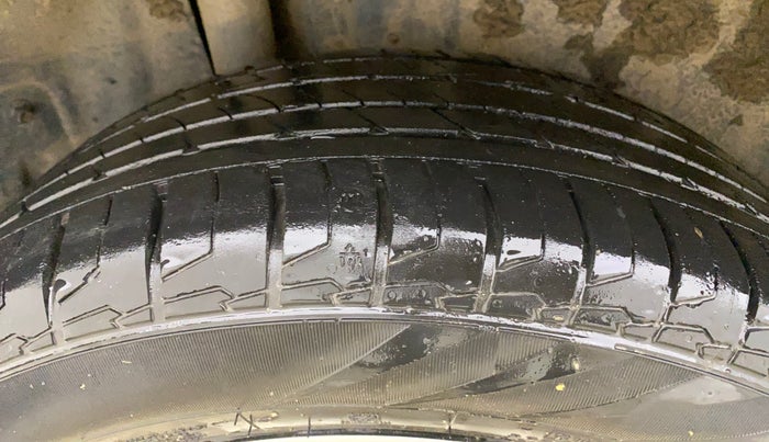 2022 Maruti Grand Vitara ZETA SMART HYBRID, Petrol, Manual, 87,704 km, Right Rear Tyre Tread