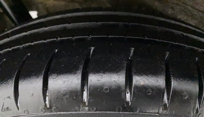 2011 Maruti Wagon R 1.0 LXI, Petrol, Manual, 55,061 km, Right Rear Tyre Tread