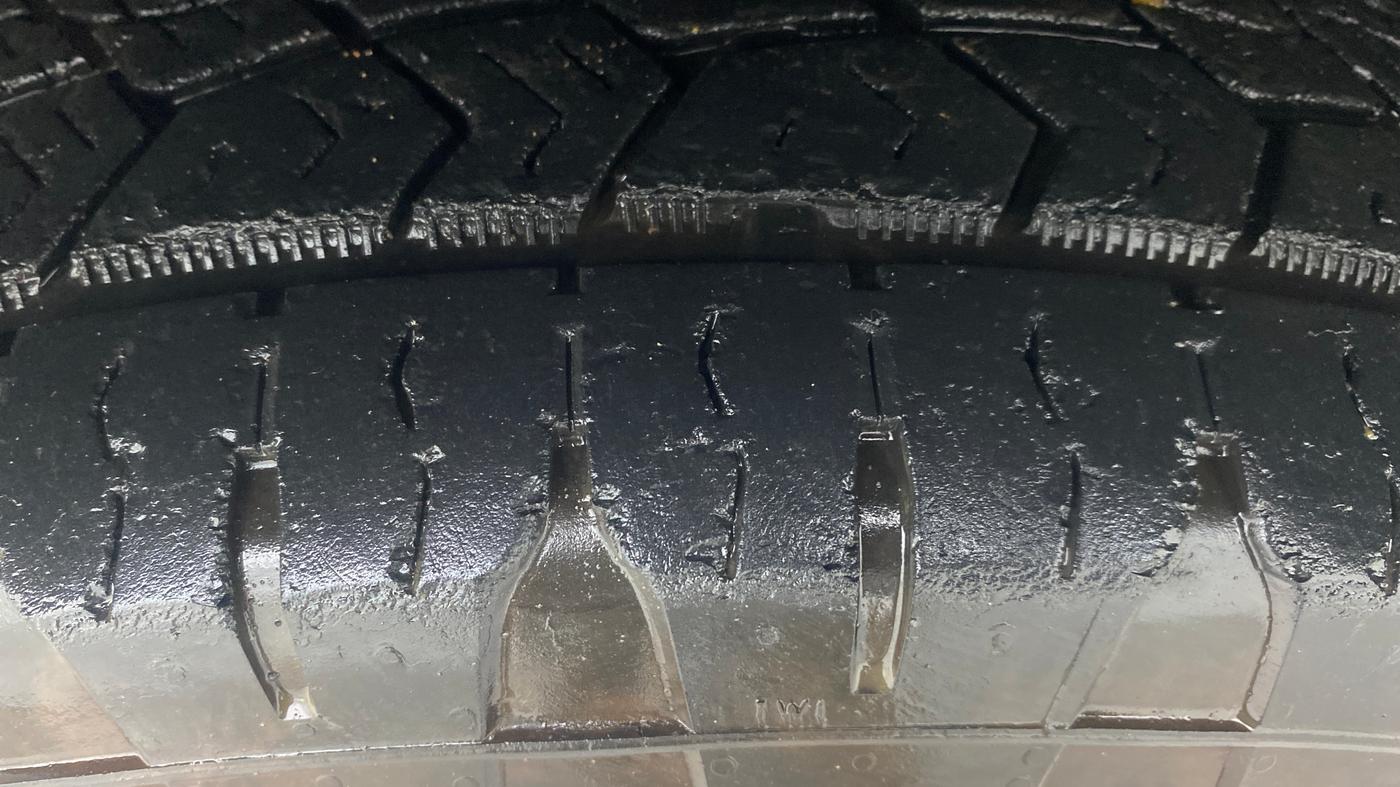 2017 Jeep Compass LIMITED 2.0 DIESEL, Diesel, Manual, 1,19,234 km, Left Front Tyre Tread
