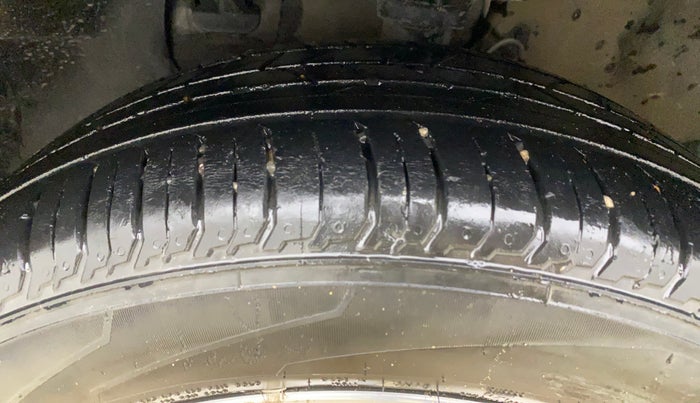 2014 Hyundai Elite i20 SPORTZ 1.2 (O), Petrol, Manual, 53,971 km, Left Front Tyre Tread