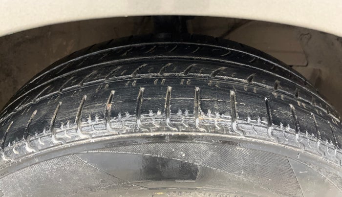 2022 Maruti Dzire VXI CNG, CNG, Manual, 73,464 km, Right Front Tyre Tread