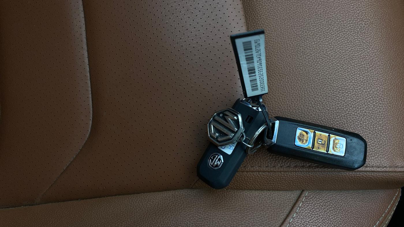 2020 MG HECTOR PLUS SHARP 1.5 PETROL TURBO DCT 6-STR, Petrol, Automatic, 1,12,132 km, Key Close Up