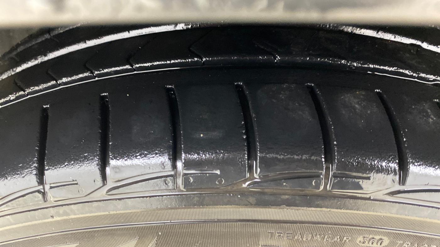 2020 MG HECTOR PLUS SHARP 1.5 PETROL TURBO DCT 6-STR, Petrol, Automatic, 1,12,132 km, Left Front Tyre Tread