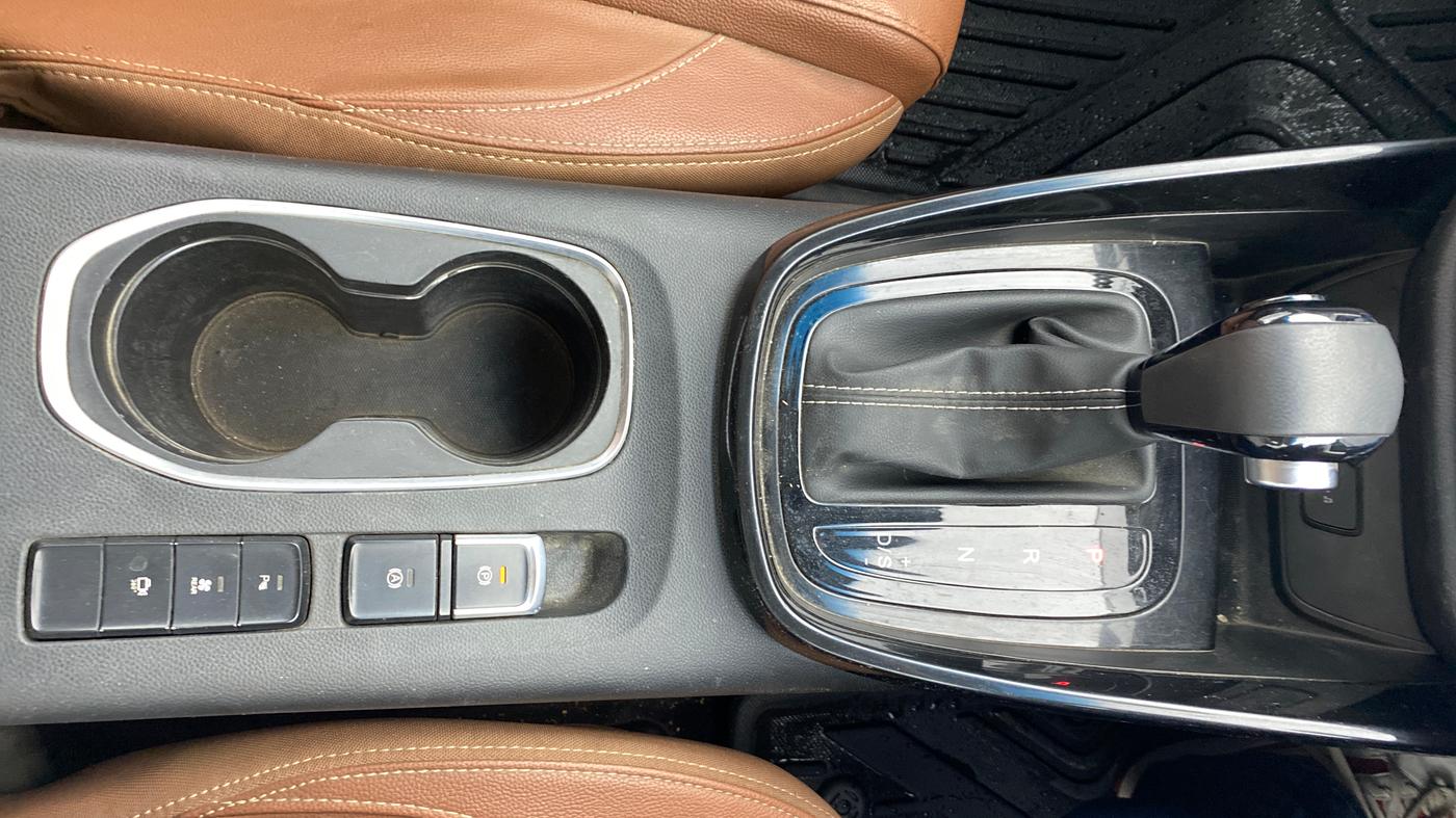 2020 MG HECTOR PLUS SHARP 1.5 PETROL TURBO DCT 6-STR, Petrol, Automatic, 1,12,132 km, Gear Lever