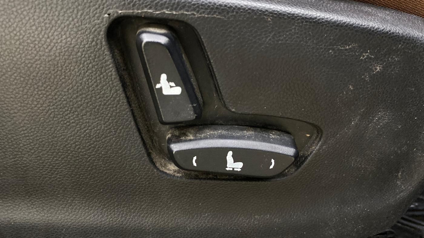 2020 MG HECTOR PLUS SHARP 1.5 PETROL TURBO DCT 6-STR, Petrol, Automatic, 1,12,132 km, Driver Side Adjustment Panel