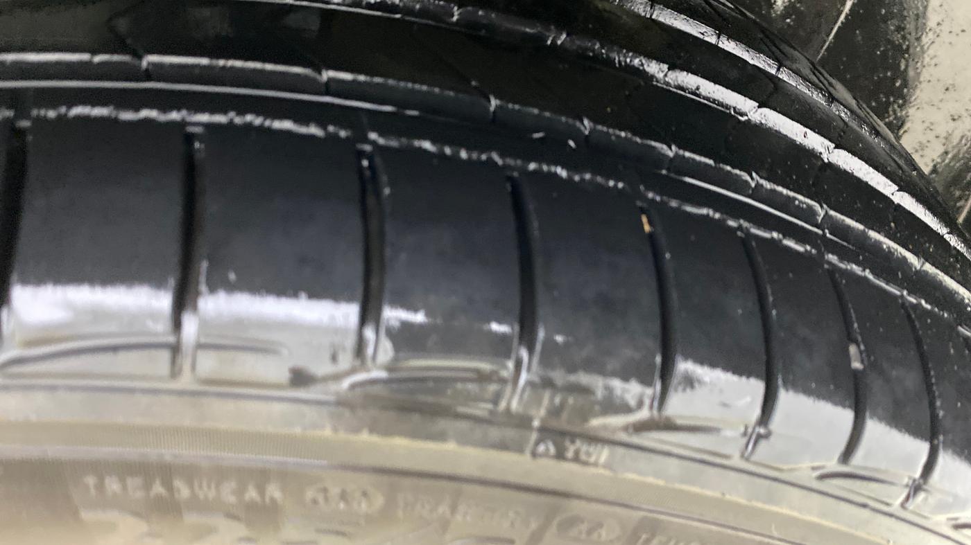 2020 MG HECTOR PLUS SHARP 1.5 PETROL TURBO DCT 6-STR, Petrol, Automatic, 1,12,132 km, Left Rear Tyre Tread