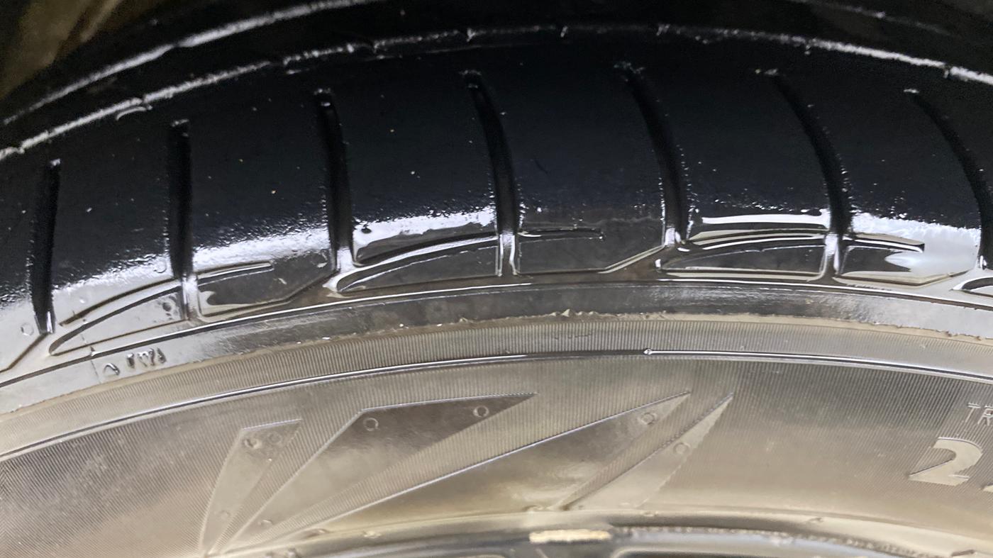 2020 MG HECTOR PLUS SHARP 1.5 PETROL TURBO DCT 6-STR, Petrol, Automatic, 1,12,132 km, Right Front Tyre Tread