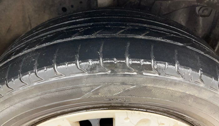 2015 Honda Amaze 1.2L I-VTEC S, Petrol, Manual, 68,808 km, Right Front Tyre Tread