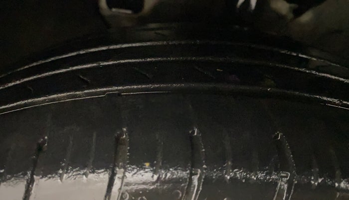 2022 KIA CARENS LUXURY PLUS 1.4 PETROL DCT 7 STR, Petrol, Automatic, 51,950 km, Left Front Tyre Tread