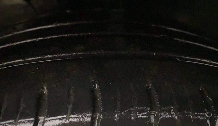 2022 KIA CARENS LUXURY PLUS 1.4 PETROL DCT 7 STR, Petrol, Automatic, 51,950 km, Right Front Tyre Tread