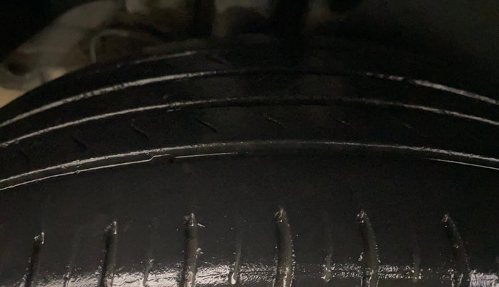 2022 KIA CARENS LUXURY PLUS 1.4 PETROL DCT 7 STR, Petrol, Automatic, 51,950 km, Right Rear Tyre Tread