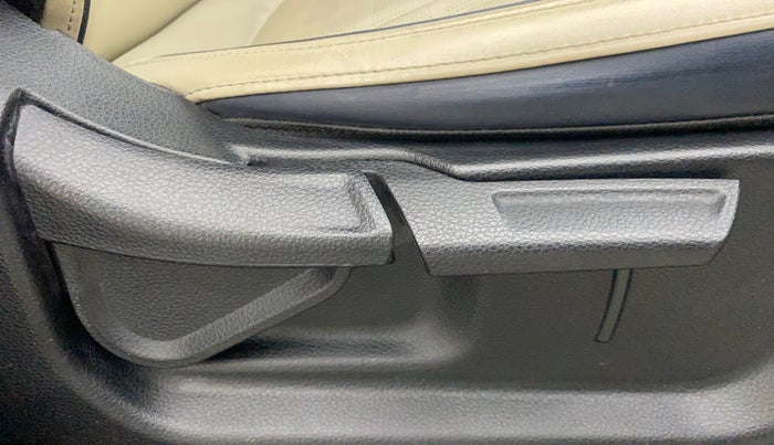 2022 KIA CARENS LUXURY PLUS 1.4 PETROL DCT 7 STR, Petrol, Automatic, 51,950 km, Driver Side Adjustment Panel