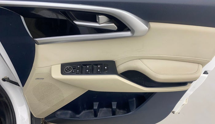 2022 KIA CARENS LUXURY PLUS 1.4 PETROL DCT 7 STR, Petrol, Automatic, 51,950 km, Driver Side Door Panels Control