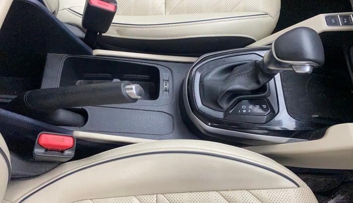 2022 KIA CARENS LUXURY PLUS 1.4 PETROL DCT 7 STR, Petrol, Automatic, 51,950 km, Gear Lever