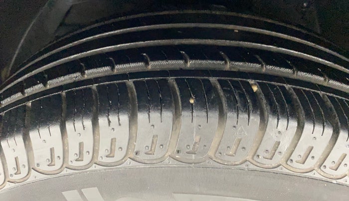 2017 Mahindra XUV500 W6 4X2, Diesel, Manual, 36,565 km, Left Front Tyre Tread