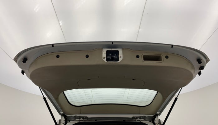 2017 Mahindra XUV500 W6 4X2, Diesel, Manual, 36,565 km, Boot Door Open