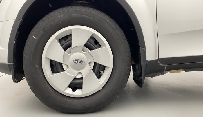2017 Mahindra XUV500 W6 4X2, Diesel, Manual, 36,565 km, Left Front Wheel