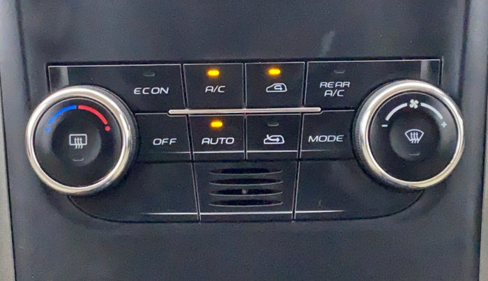 2017 Mahindra XUV500 W6 4X2, Diesel, Manual, 36,565 km, Automatic Climate Control