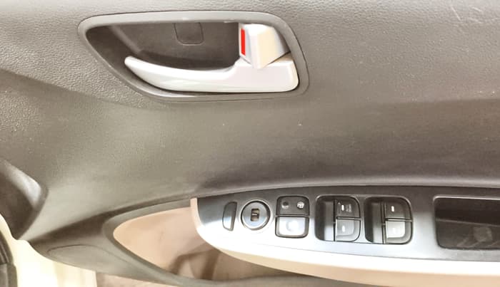 2017 Hyundai Xcent SX 1.2, CNG, Manual, 98,544 km, Driver Side Door Panels Control