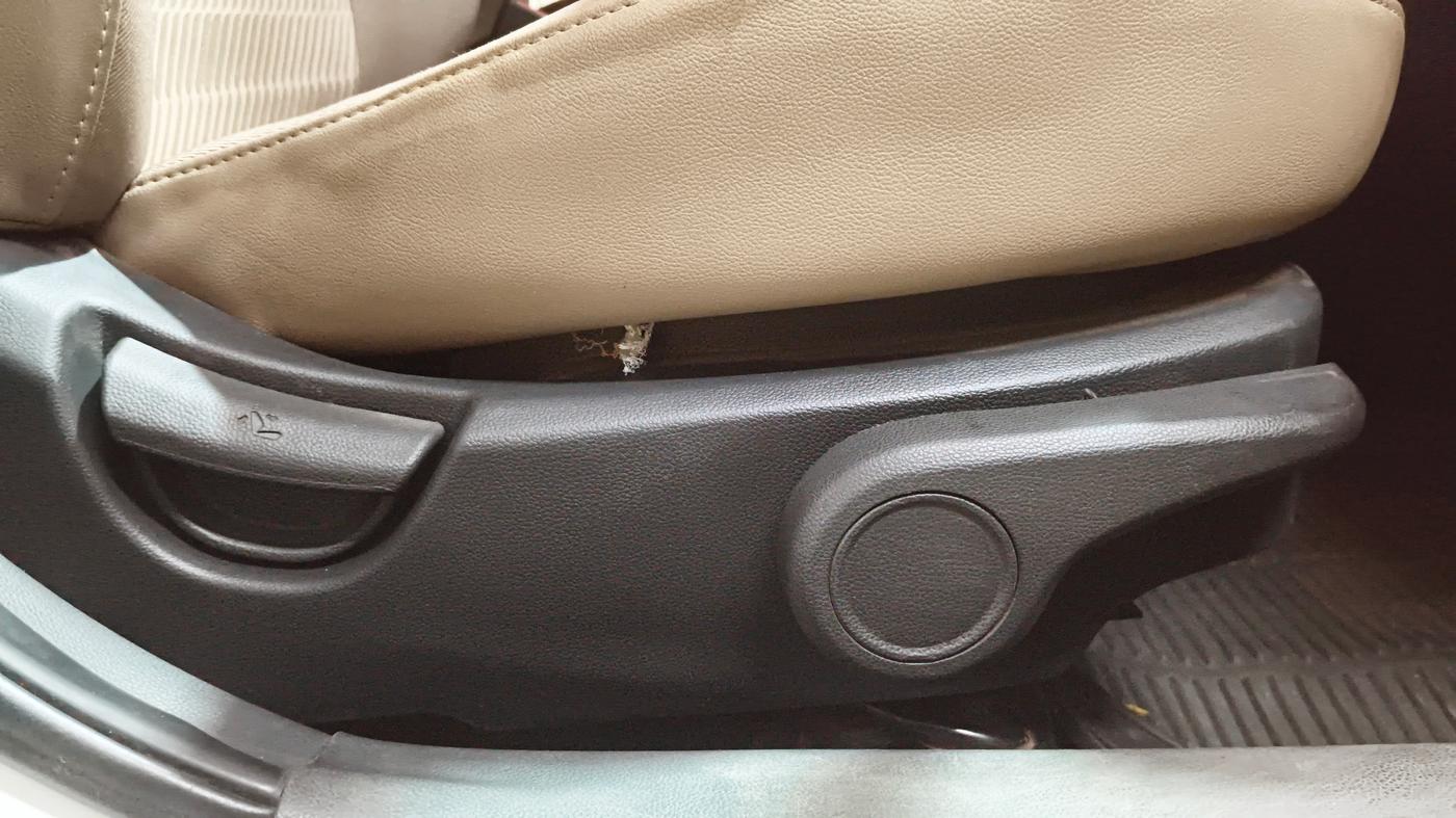 2017 Hyundai Xcent SX 1.2, CNG, Manual, 98,544 km, Driver Side Adjustment Panel