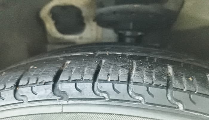 2017 Hyundai Xcent SX 1.2, CNG, Manual, 98,544 km, Left Front Tyre Tread