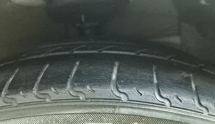 2017 Hyundai Xcent SX 1.2, CNG, Manual, 98,544 km, Right Front Tyre Tread