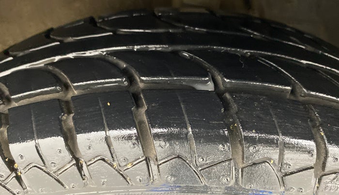 2015 Maruti Alto 800 LXI, Petrol, Manual, 38,257 km, Left Front Tyre Tread