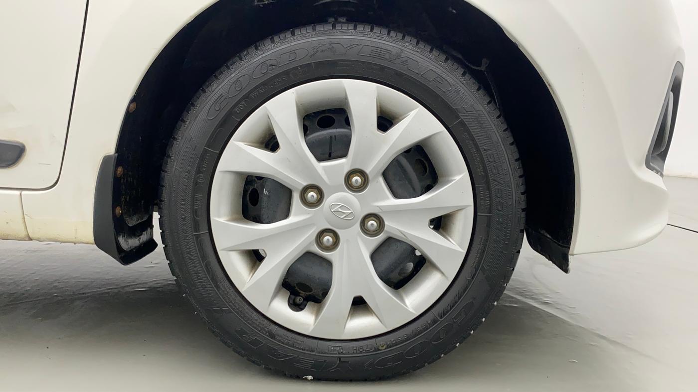 2016 Hyundai Grand i10 SPORTZ 1.2 KAPPA VTVT, Petrol, Manual, 19,416 km, Right Front Wheel