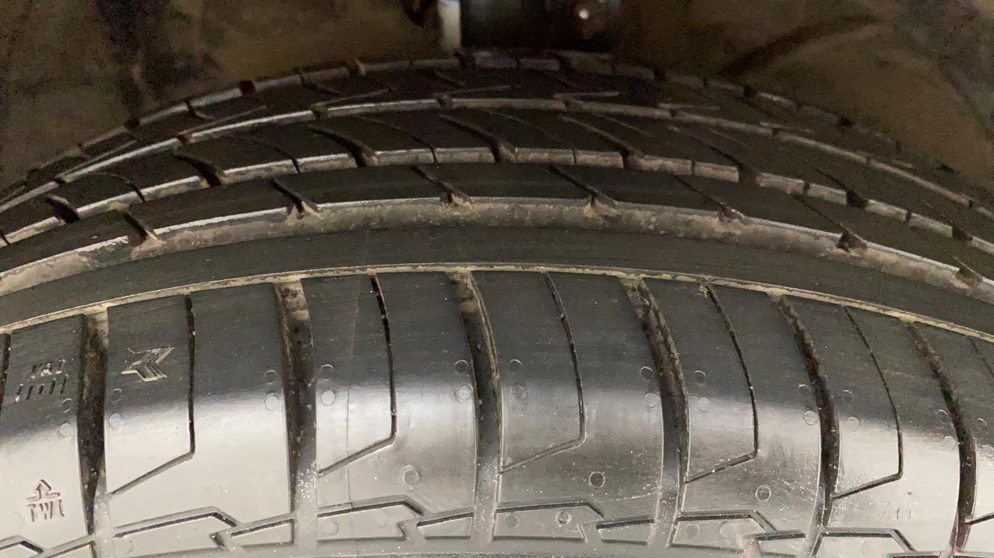 2017 Maruti Baleno ALPHA PETROL 1.2, Petrol, Manual, 83,733 km, Right Front Tyre Tread