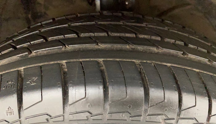 2017 Maruti Baleno ALPHA PETROL 1.2, Petrol, Manual, 83,733 km, Right Front Tyre Tread