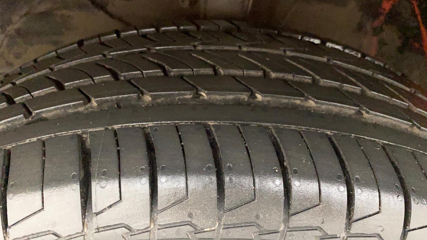 2017 Maruti Baleno ALPHA PETROL 1.2, Petrol, Manual, 83,733 km, Left Front Tyre Tread