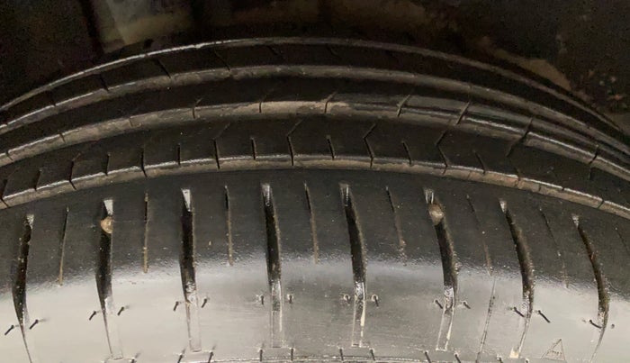 2017 Maruti Baleno ALPHA PETROL 1.2, Petrol, Manual, 83,733 km, Right Rear Tyre Tread