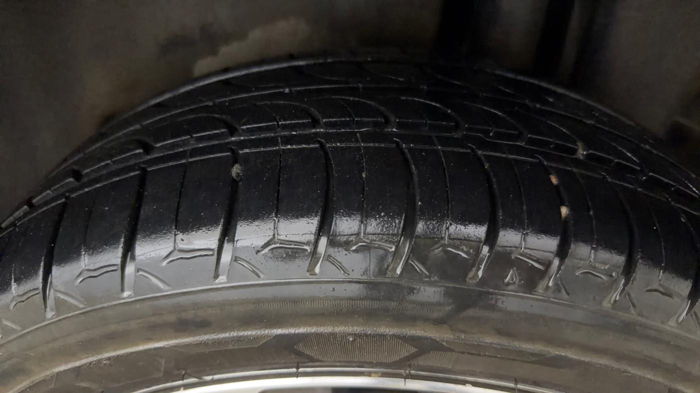 2019 Maruti Ciaz ALPHA  AT 1.5 SHVS PETROL, Petrol, Automatic, 86,206 km, Left Rear Tyre Tread