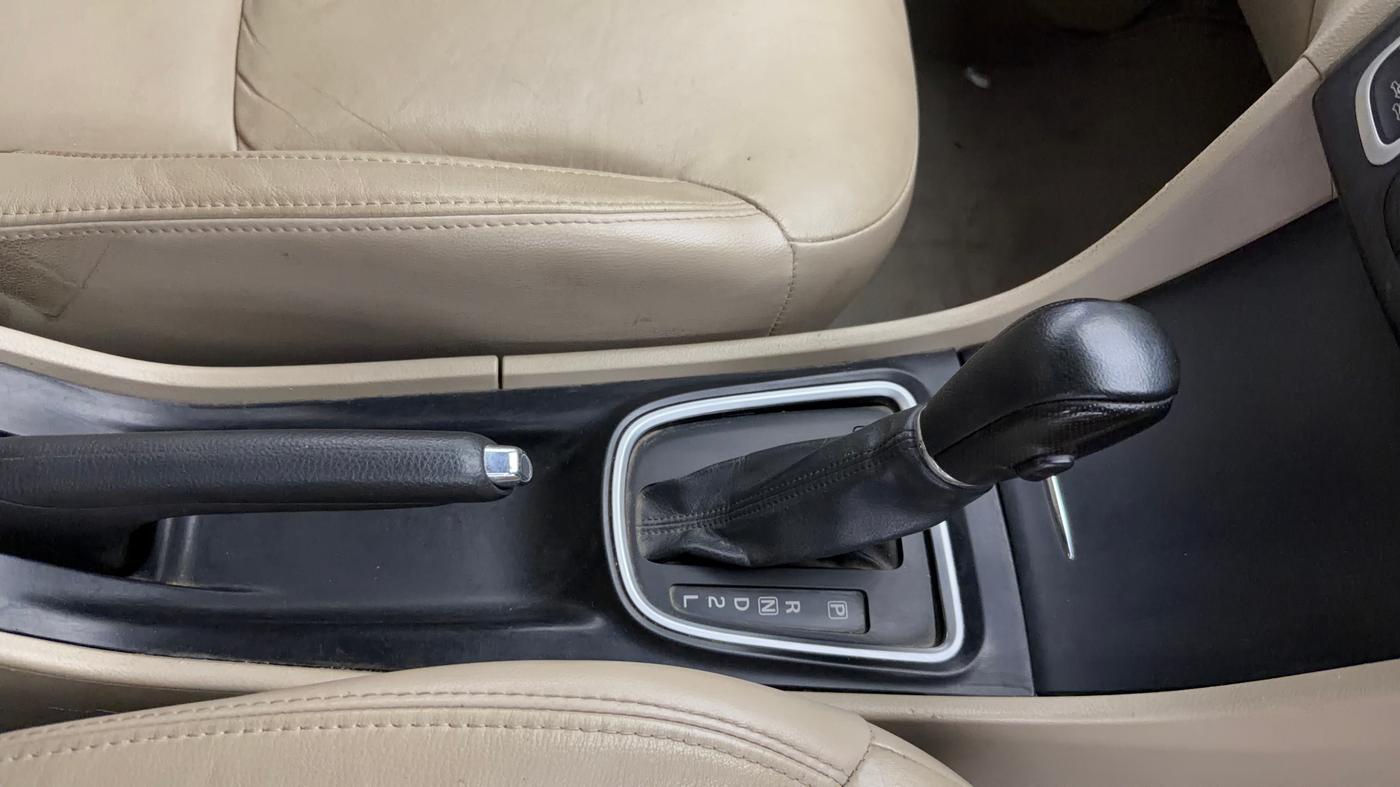2019 Maruti Ciaz ALPHA  AT 1.5 SHVS PETROL, Petrol, Automatic, 86,206 km, Gear Lever