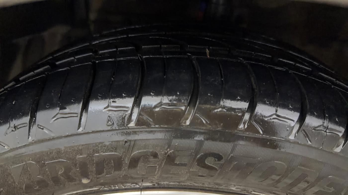 2019 Maruti Ciaz ALPHA  AT 1.5 SHVS PETROL, Petrol, Automatic, 86,206 km, Left Front Tyre Tread