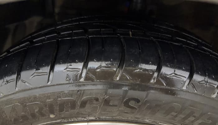 2019 Maruti Ciaz ALPHA  AT 1.5 SHVS PETROL, Petrol, Automatic, 86,102 km, Left Front Tyre Tread