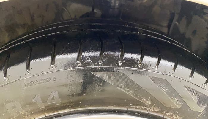 2022 Hyundai AURA S 1.2 CNG, CNG, Manual, 1,36,686 km, Right Front Tyre Tread