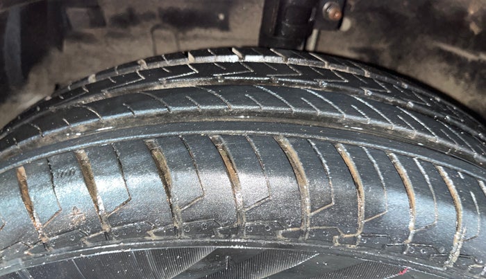 2015 Maruti Swift Dzire VXI, Petrol, Manual, 53,288 km, Left Front Tyre Tread
