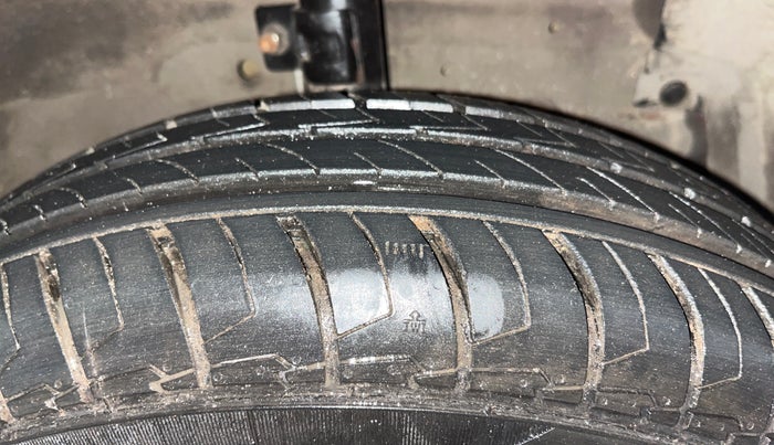 2015 Maruti Swift Dzire VXI, Petrol, Manual, 53,288 km, Right Front Tyre Tread
