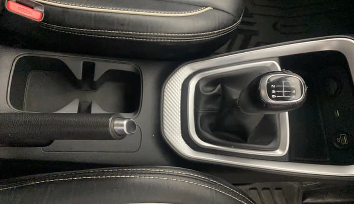 2020 KIA SONET HTX 1.5, Diesel, Manual, 90,574 km, Gear Lever
