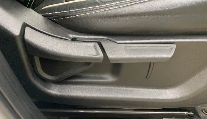 2020 KIA SONET HTX 1.5, Diesel, Manual, 90,574 km, Driver Side Adjustment Panel
