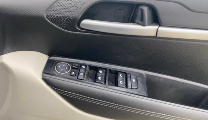 2020 KIA SONET HTX 1.5, Diesel, Manual, 90,574 km, Driver Side Door Panels Control