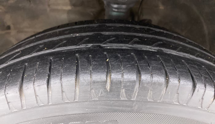 2013 Maruti Wagon R 1.0 VXI, Petrol, Manual, 67,593 km, Left Front Tyre Tread