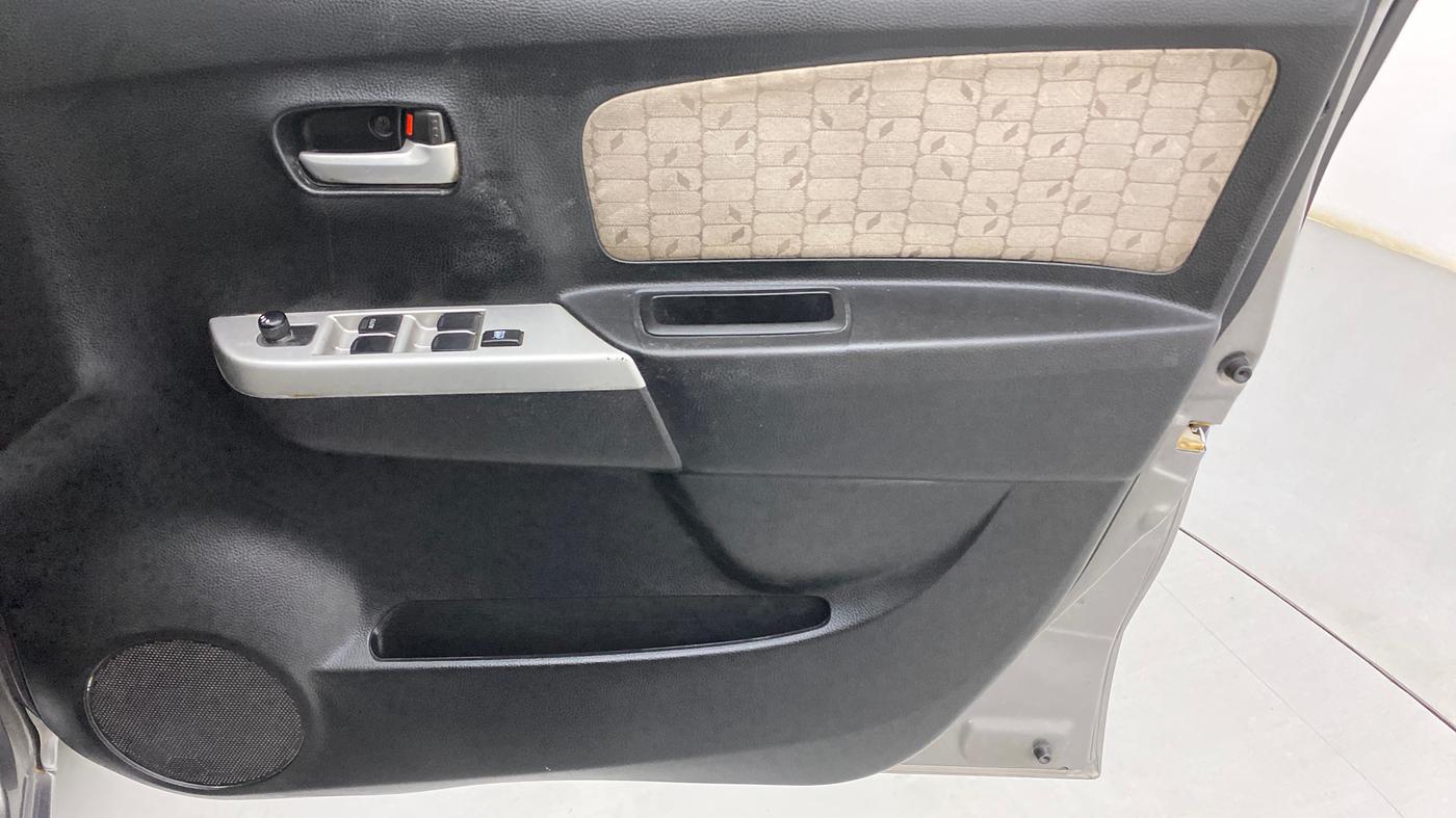 2013 Maruti Wagon R 1.0 VXI, Petrol, Manual, 67,593 km, Driver Side Door Panels Control